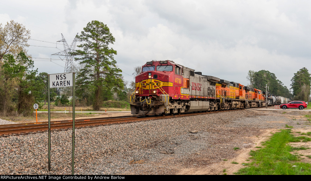 BNSF 4718 at N. Karen